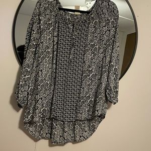 Black & white blouse